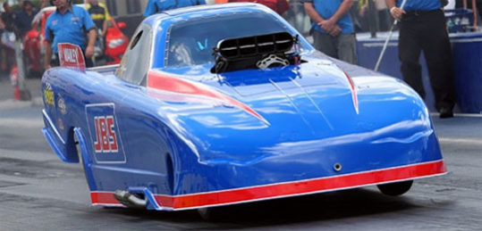 Top Alcohol championship aspirant Wayne Newby had a race against time to have his JBS Funny Car ready for the Nitro Champs in Sydney, but amazingly was able to qualify the fresh ride into the field. Newby and his team built up the new car in just two weeks after crashing their previous dragster at the last round of the championship in Adelaide.