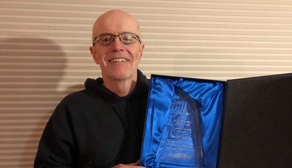 CONGRATULATING GEOFF CHAISTY – GALLAGHER VOLUNTEER OF THE YEAR